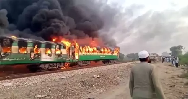 Pakistan'da 74 kişinin can verdiği trenin, yangın anında 20 dakika boyunca durmadığı ortaya çıktı