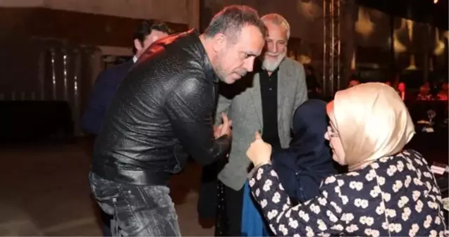 Yusuf İslam'la sohbet etmeye çalışan Haluk Levent'in imdadına Emine Erdoğan yetişti