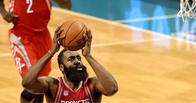 NBA'de Rockets, James Harden'ın 3 çeyrekte 60 sayı attığı maçta Hawks'ı yendi