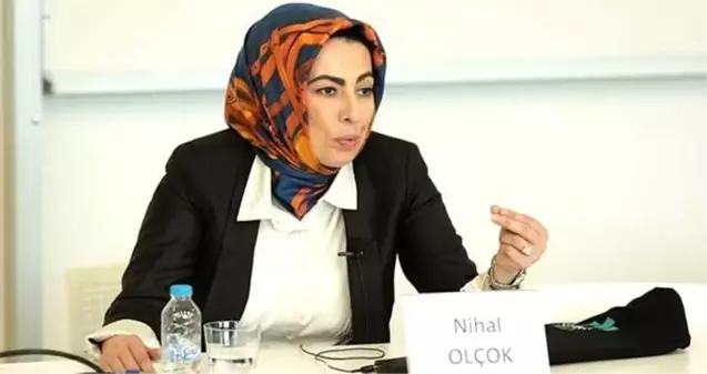 Nihal Olçok, Davutoğlu'nun partisini tercih etme sebebini açıkladı: İnsanlığını kaybetmemiş biri