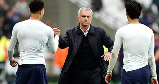 Jose Mourinho, milli oyuncu Zeki Çelik'e kancayı taktı