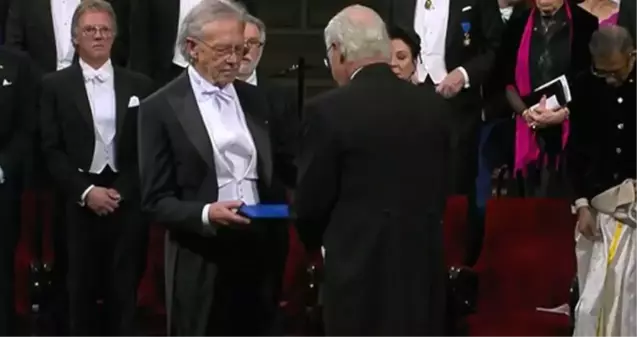 Soykırım destekçisi yazar Peter Handke Nobel Ödülü'nü aldı