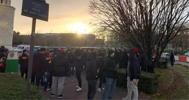 Galatasaraylı taraftarlar, bir PSG'li holiganı dövüp çırılçıplak soydu!