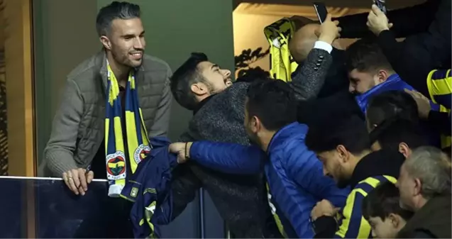 F.Bahçe'de Van Persie sürprizi! İstanbul'a geldi