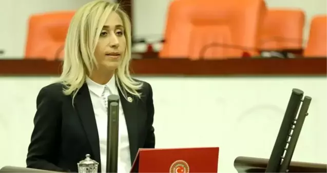 İYİ Parti Antalya Milletvekili Tuba Vural Çokal, gece yarısı partisinden istifa ettiğini duyurdu