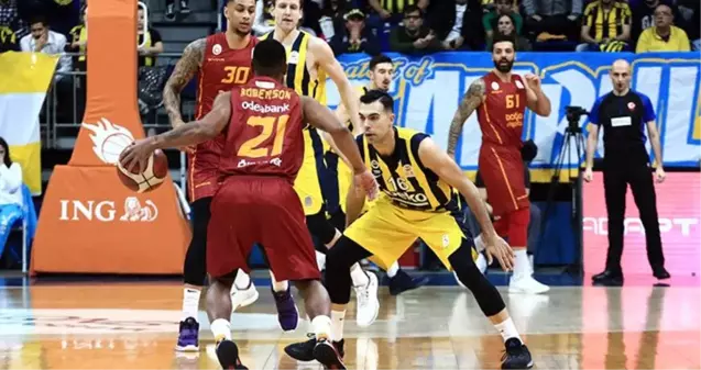 Son Dakika: Galatasaray, Fenerbahçe'yi 80-75 yenerek 9 yıllık hasretini dindirdi