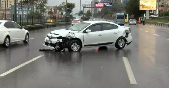 ÜSKÜDAR VE ÜMRANİYE'DE YAĞIŞLI HAVA ZİNCİRLEME KAZALARA NEDEN OLDU