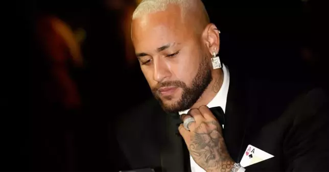 NEYMAR NE YAPTI? Neymar'ın giydiği kıyafet çok konuşuldu!