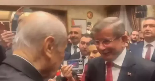 Bahçeli'den Davutoğlu'na: Zat-ı alinizin bu dönemde çok önemli birikiminize ihtiyacı var.