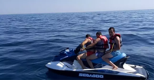 Jet ski ile Yunanistan'a kaçmaya çalışan FETÖ'cüler, Türk Sahil Güvenlik ekiplerinin kendilerini kurtarmasını beklediler