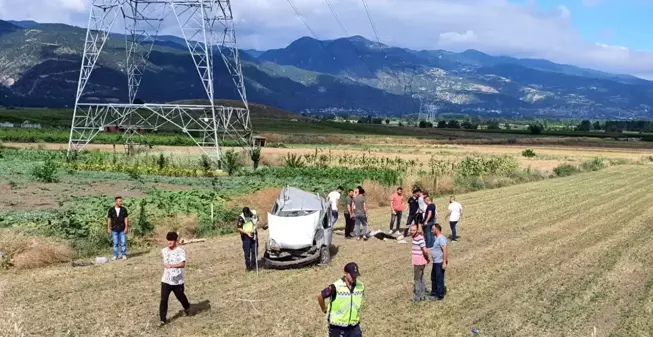 Tokat'ta hafif ticari araç tarlaya devrildi: 5 yaralı