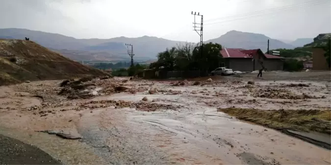 Malatya'da sağanak yağış sele neden oldu