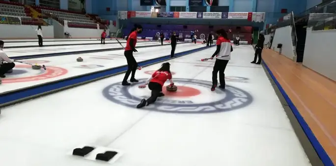 Curling milli takımlarının Erzurum kampı sürüyor