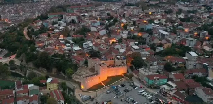 Bursa'da 2 bin 300 yıllık tarihi 'Zindan Kapı' restorasyonun ardından sanata açıldı