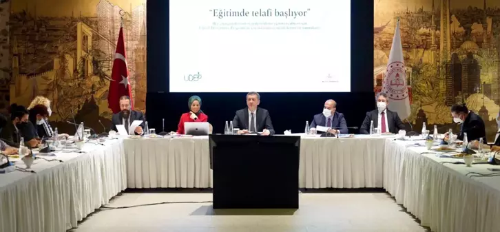 Milli Eğitim Bakanı Ziya Selçuk, 