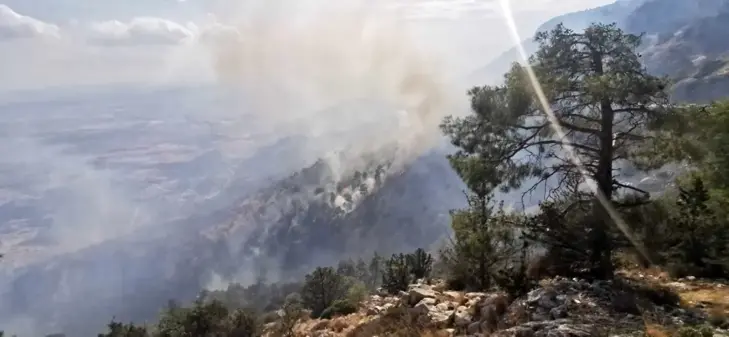 Türkiye'den KKTC'deki yangına helikopter desteği