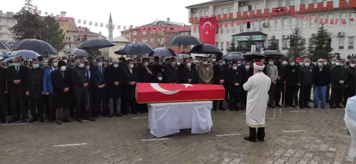 Son dakika haberleri! Şehit Uzman Çavuş Kızılay memleketinde gözyaşları arasında defnedildi