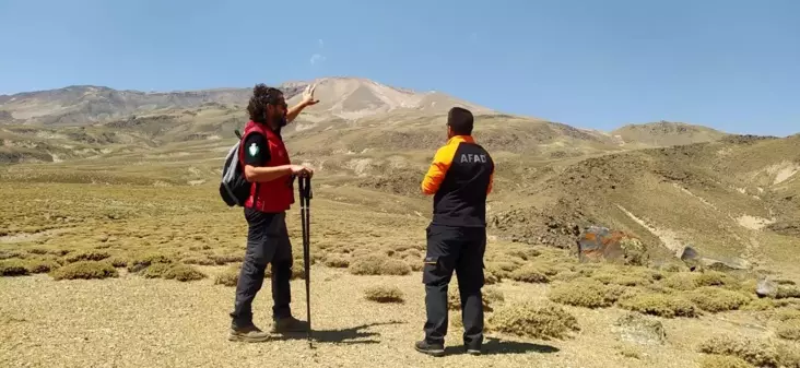 Süphan Dağı'nda kaybolan turisti arama çalışmaları devam ediyor