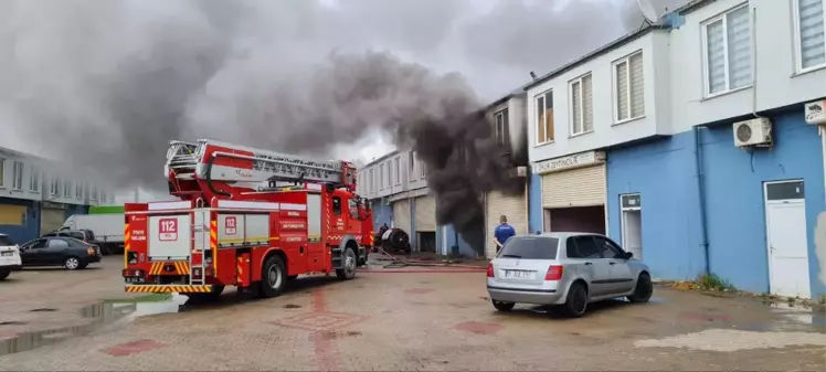 İş yerinde çıkan yangın söndürüldü