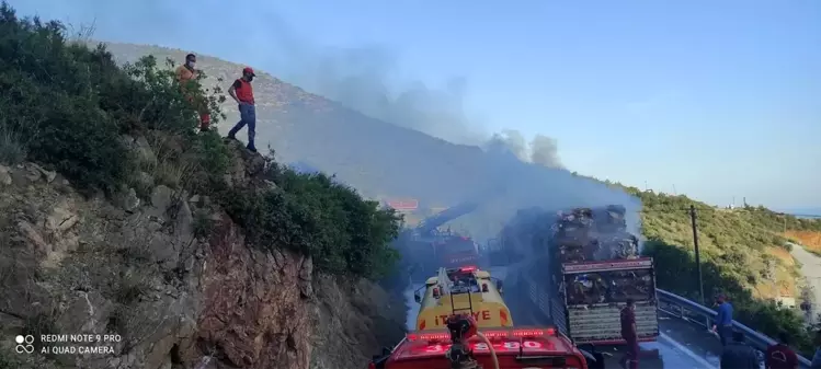 Alev topuna dönen tır kullanılmaz hale geldi