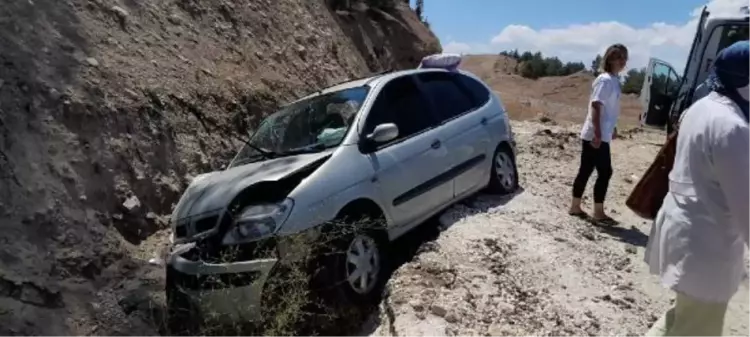 Son dakika haberleri: OTOMOBİL, ŞARAMPOLE DÜŞTÜ; 1 ÖLÜ, 6 YARALI