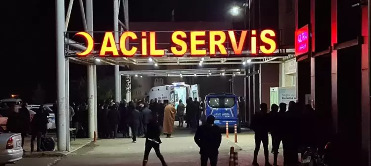 İki otomobilin çarpışması sonucu 1 kişi öldü, 13 kişi yaralandı