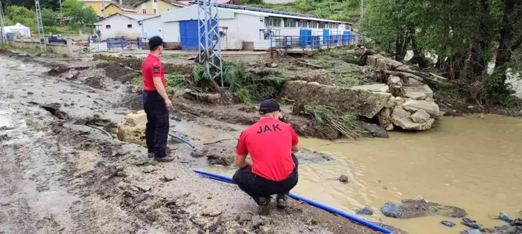 Selde kaybolan vatandaşı arama çalışmaları sürüyor