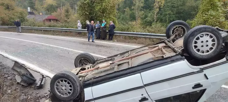 Bartın'da Yağmur Nedeniyle Otomobil Takla Attı