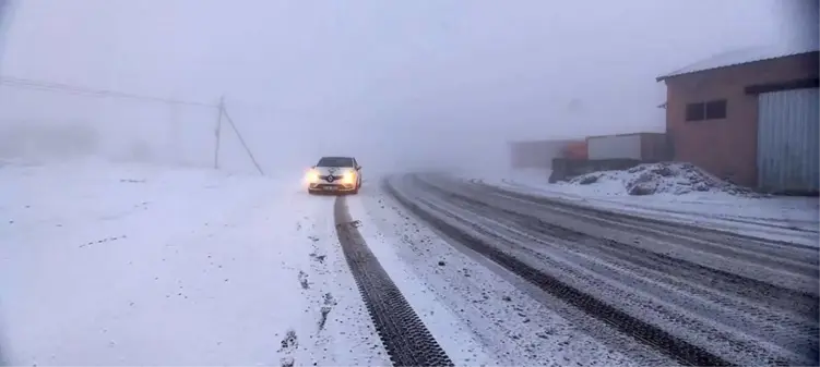 Tunceli'de kar 56 köy yolunu ulaşıma kapattı