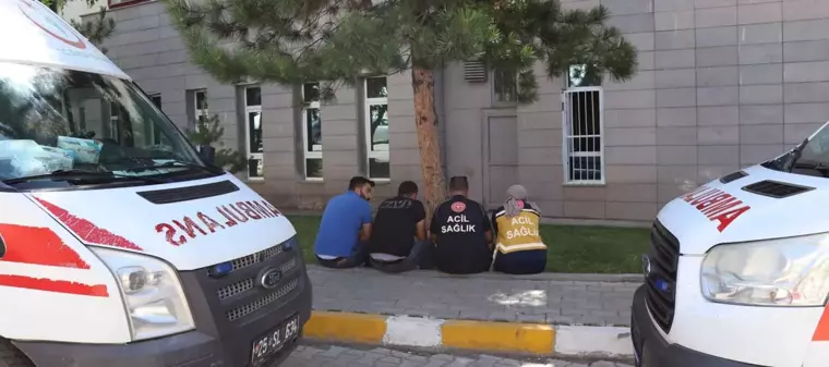 ERZURUM'da ambulans ile hafif ticari araç çarpıştı: 4 ölü, 1 yaralı (2) (VİDEO EKLENDİ)