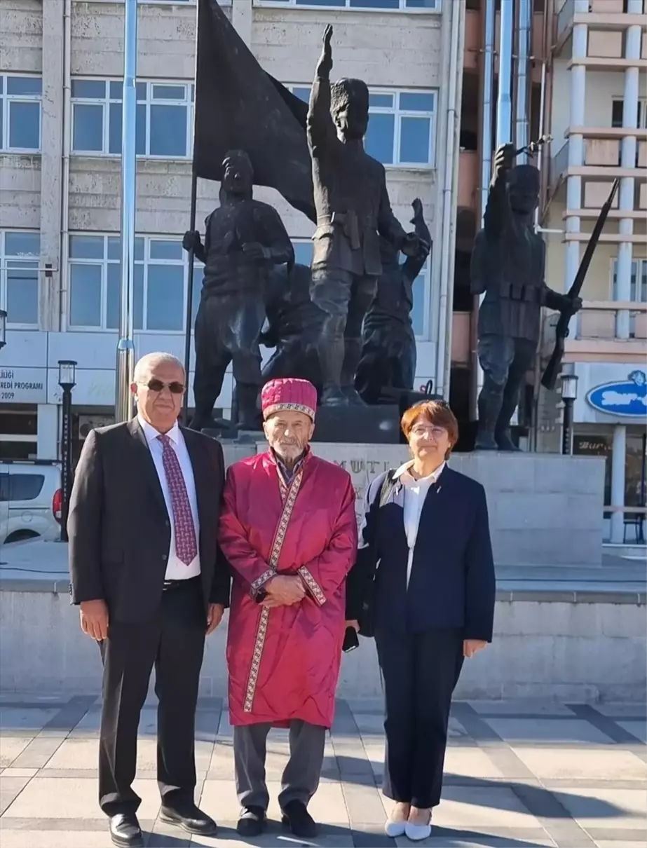 Burdur'da 'Yılın Ahisi' Ödülü 83 Yaşındaki Mehmet Örtel'e Verildi