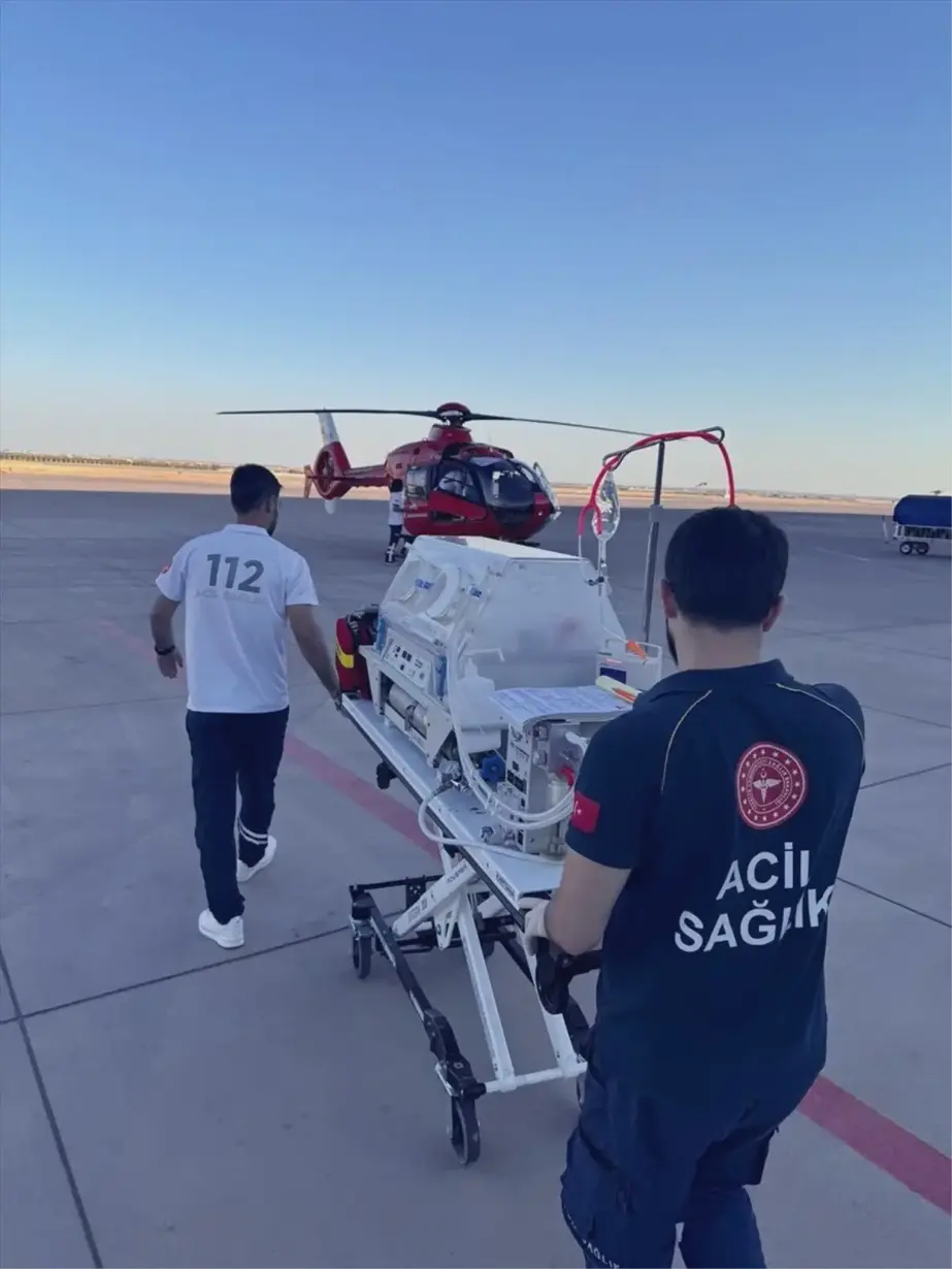 Mardin'de doğan bebek ambulans helikopterle Diyarbakır'a sevk edildi