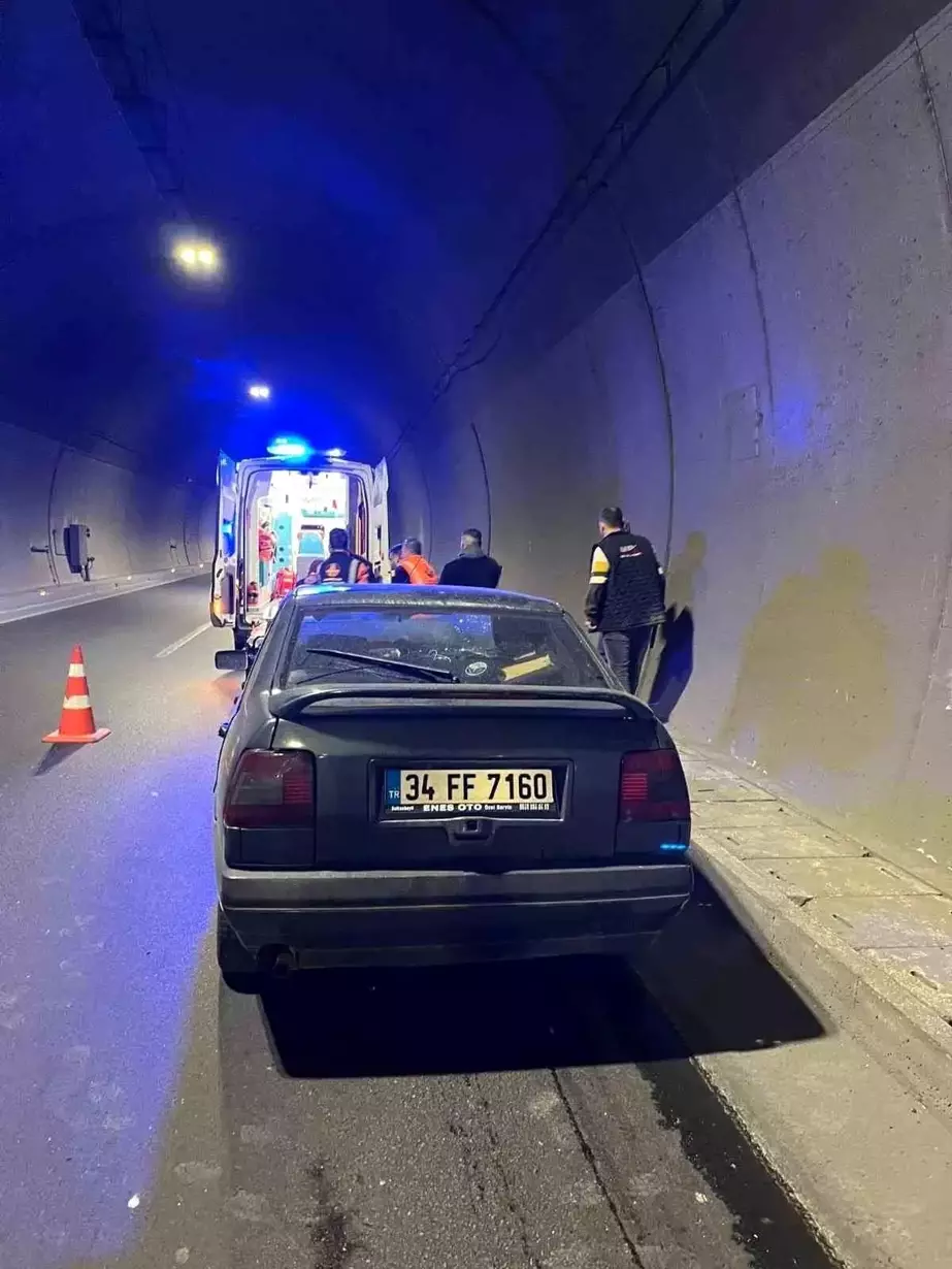 Bilecik'te Osmangazi Tüneli'nde Trafik Kazası: 2 Yaralı