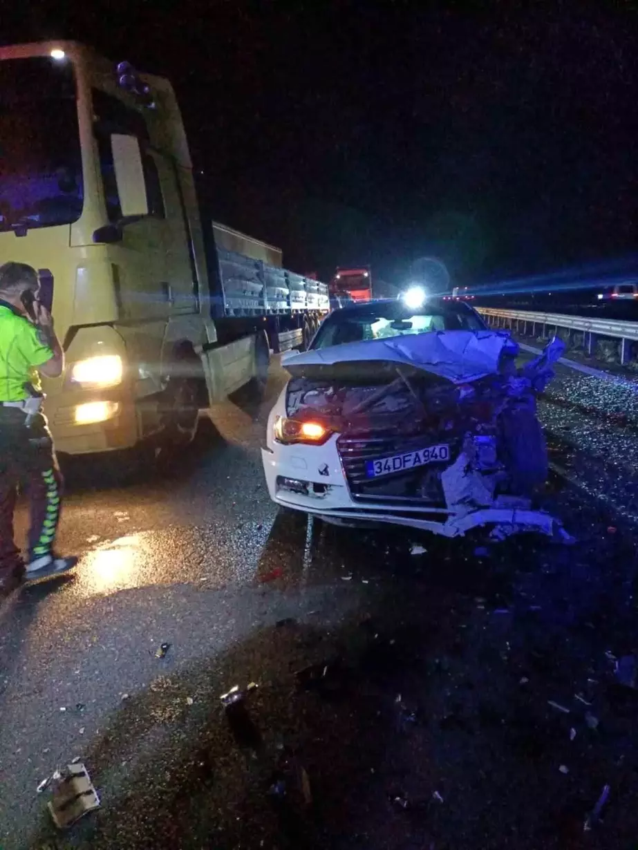 Sakarya'da Zincirleme Trafik Kazasında 4 Yaralı