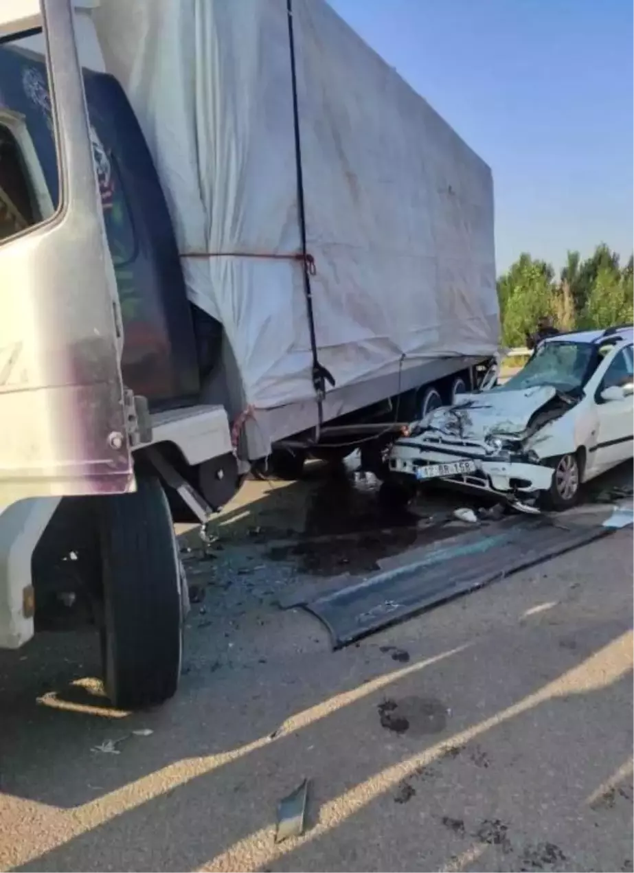 Konya'da Otomobil ile Tır Çarpışması: 4 Ölü, 2 Yaralı