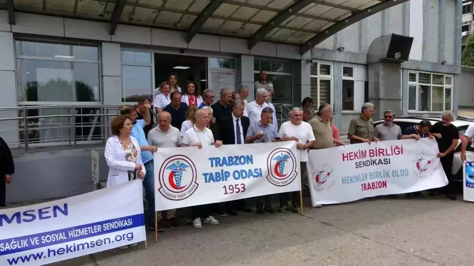 Trabzon'da Doktor Darp Edildi, Mesai Arkadaşları Şiddet Yasası İstedi