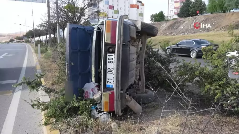 Facianın eşiğinden dönüldü: Akaryakıt tankeri, otomobile çarpıp metrelerce sürükledi