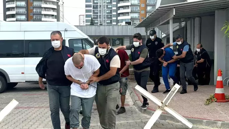 Mersin'de DEAŞ Operasyonu: 4 Tutuklama, 2 Adli Kontrol, 3 Sınır Dışı