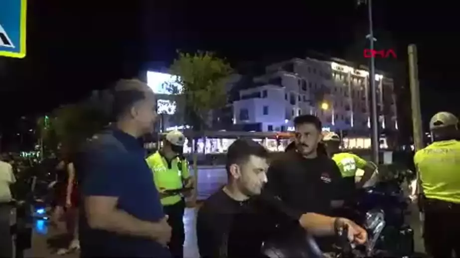 Antalya'da Motorize Polis Timleri Motosiklet Denetimi Yaptı