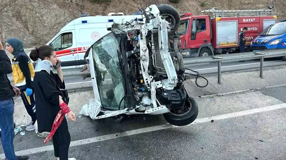 Afyonkarahisar'da takla atan araçta 6 kişi yaralandı