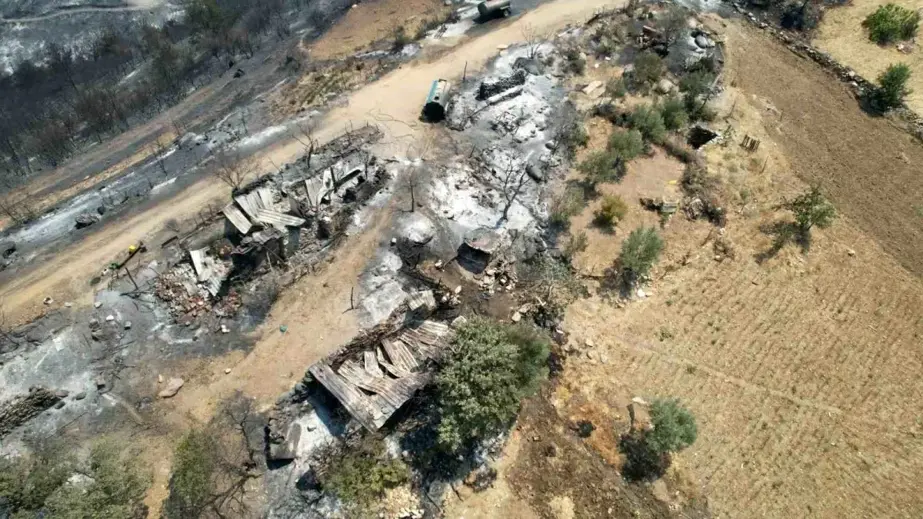 Manisa'da devam eden orman yangınına müdahale sürüyor