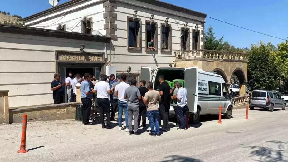 Çankırı'da alacak-verecek meselesi sebebiyle çıkan kavgada tüfekle vurulan şahıs son yolculuğuna uğurlandı