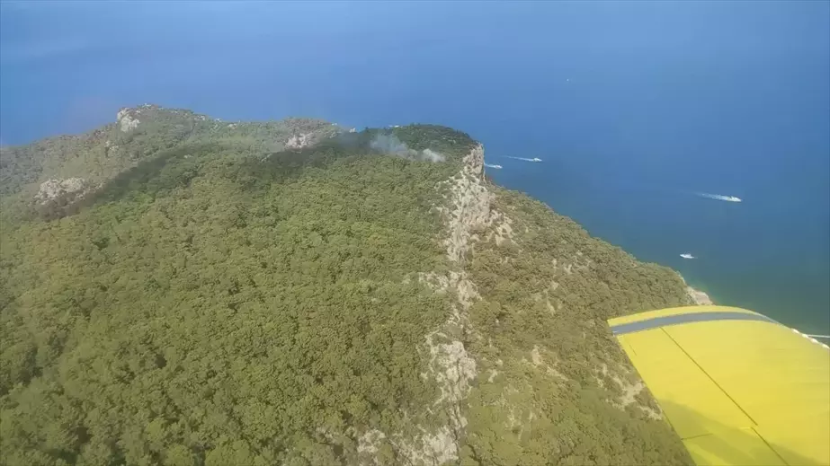 Antalya'da Yıldırım Düşmesi Sonucu Orman Yangınları Kontrol Altına Alındı