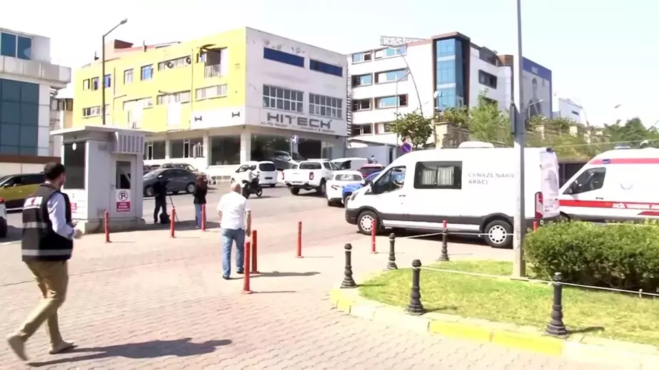 İstanbul Küçükçekmece'de Metrobüs Kazasında Hayatını Kaybeden Ferhat Uçar'ın Cenazesi Adli Tıp Kurumundan Alındı