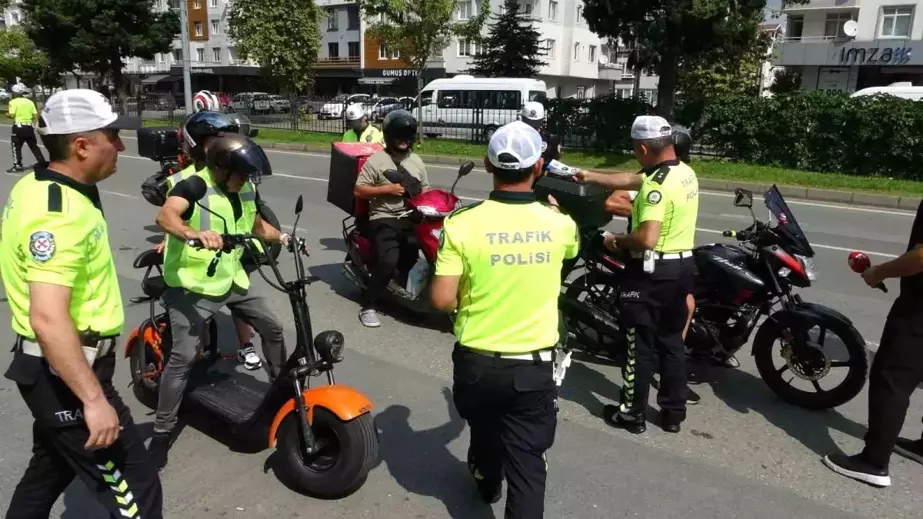 Ordu'da Motosiklet Denetimleri ve Bilgilendirme Faaliyetleri Devam Ediyor