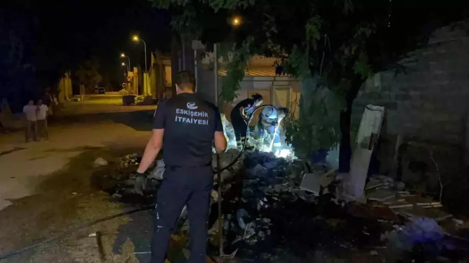 Eskişehir'de Alkollü Şahıs Tarafından Çıkarılan Yangın Söndürüldü