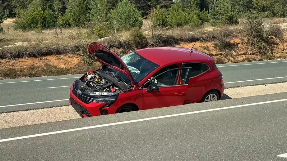 Karabük'ün Safranbolu ilçesinde otomobil devrildi, sürücü yaralandı