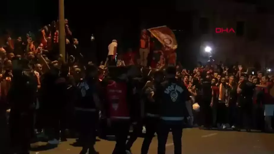 Galatasaray'a Florya'da Coşkulu Karşılama