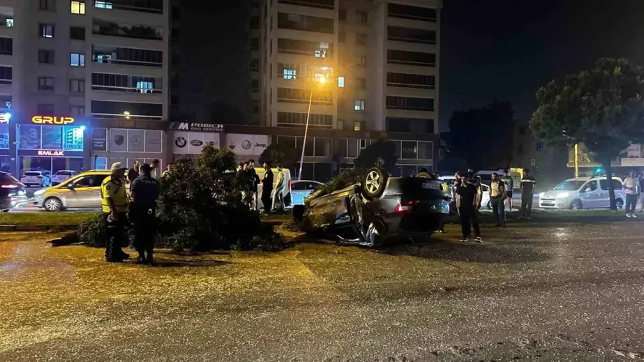 Bursa'da Kontrolden Çıkan Otomobil Takla Attı: İki Yaralı