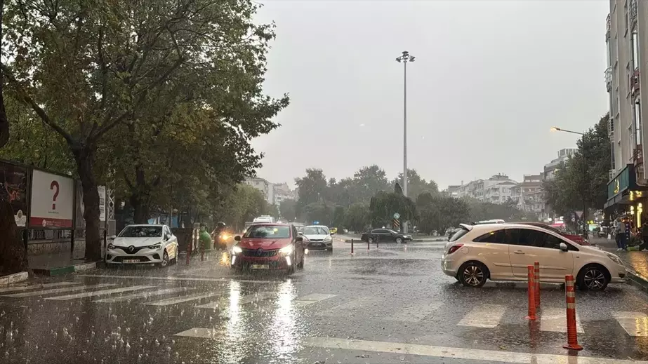 Edirne ve Kırklareli'nde Şiddetli Sağanak Hayatı Olumsuz Etkiledi